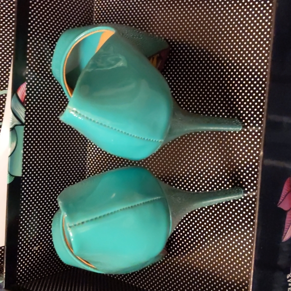 Taylor Says 7.5 Green Heels - Picture 5 of 11